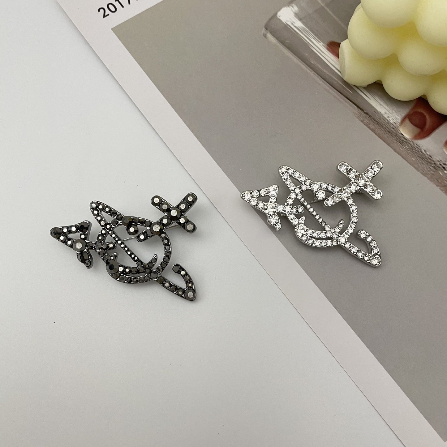 Vivienne Westwood cross planet brooch Diamond advanced pin autumn and winter personalized suit clothing accessories