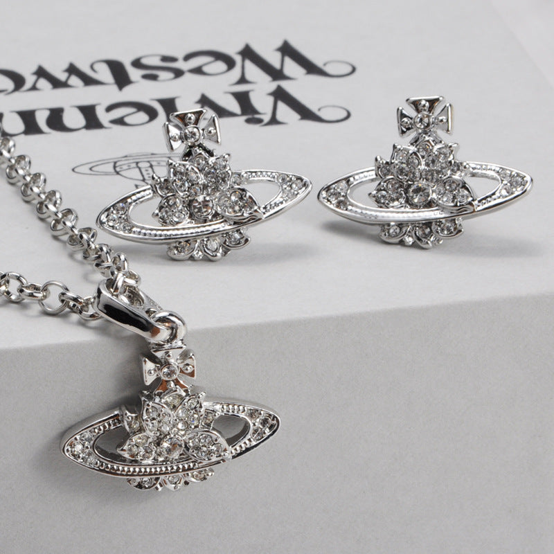 Vivienne Westwood Wildflower Series necklace pendant personalized graceful and wild