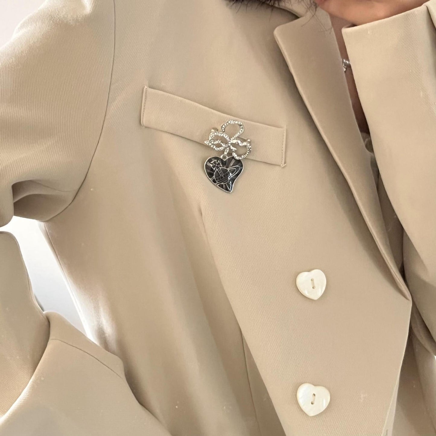 Vivienne Westwood planet Diamond enamel brooch autumn and winter personalized suit clothing accessories fashion