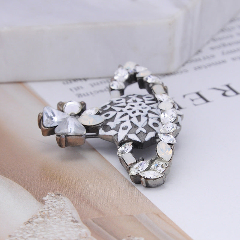 Vivienne Westwood light luxury Snowflake Brooch personalized ins accessories
