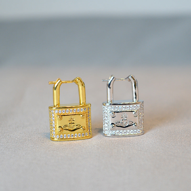 Vivienne Westwood orb stereo lock head design sense