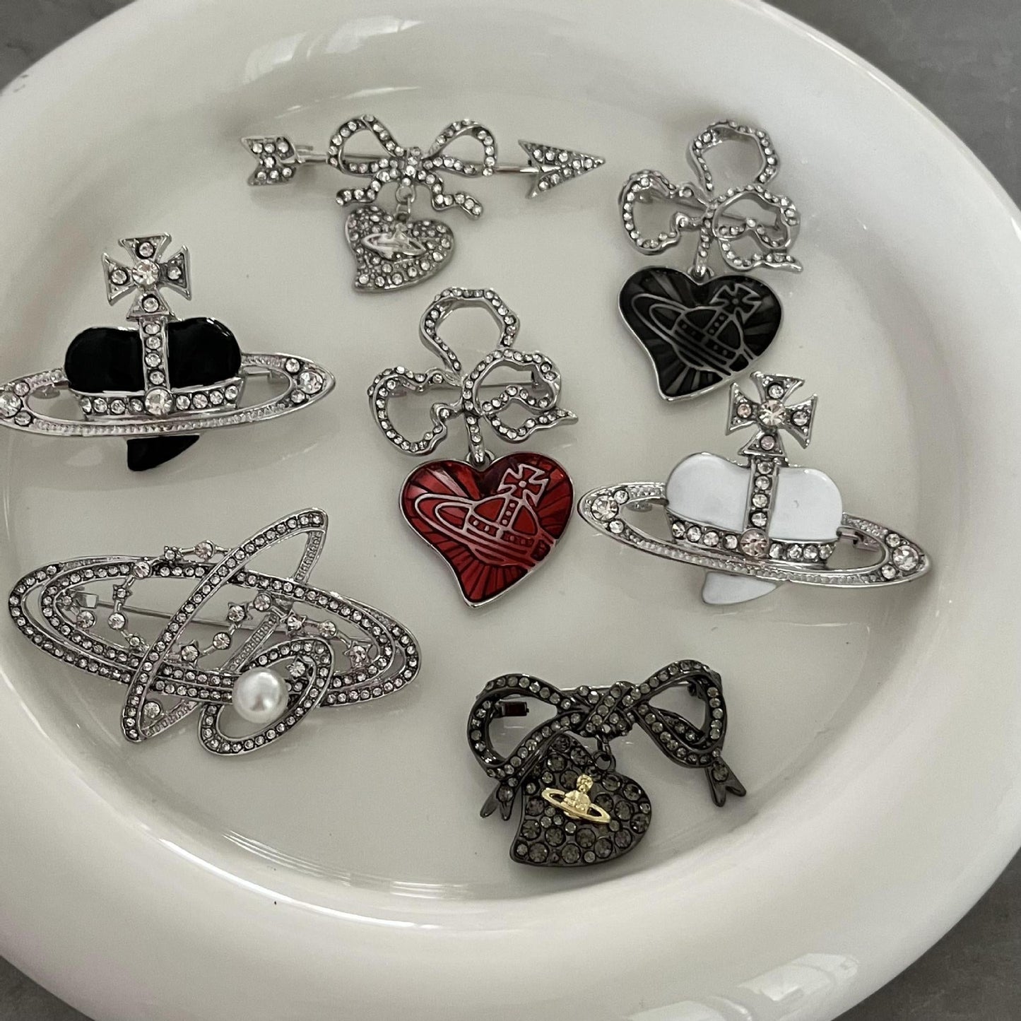Vivienne Westwood planet Diamond enamel brooch autumn and winter personalized suit clothing accessories fashion