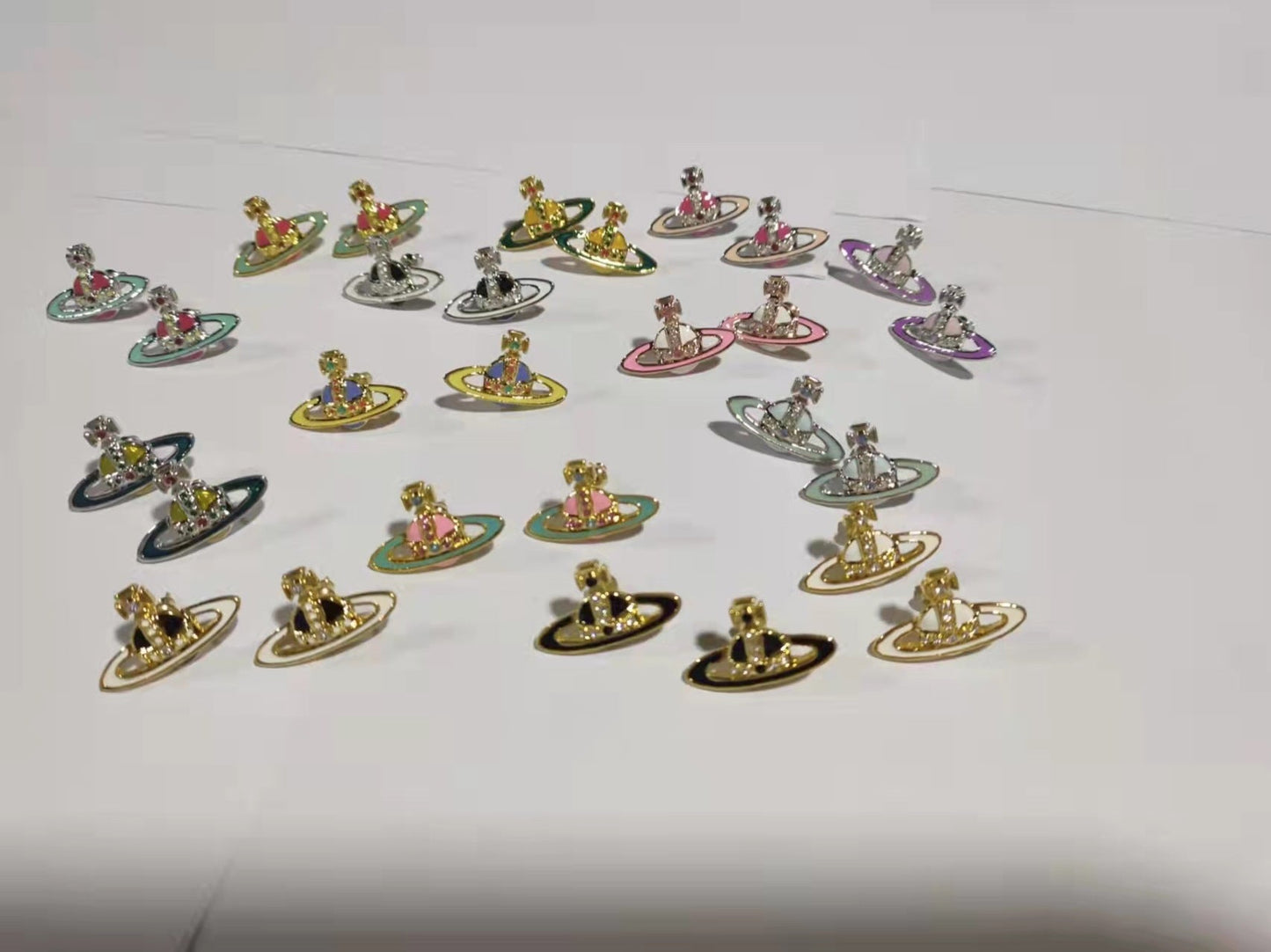 Vivienne Westwood two-tone epoxy Japanese and Korean inlaid Diamond affordable luxury fashion earrings