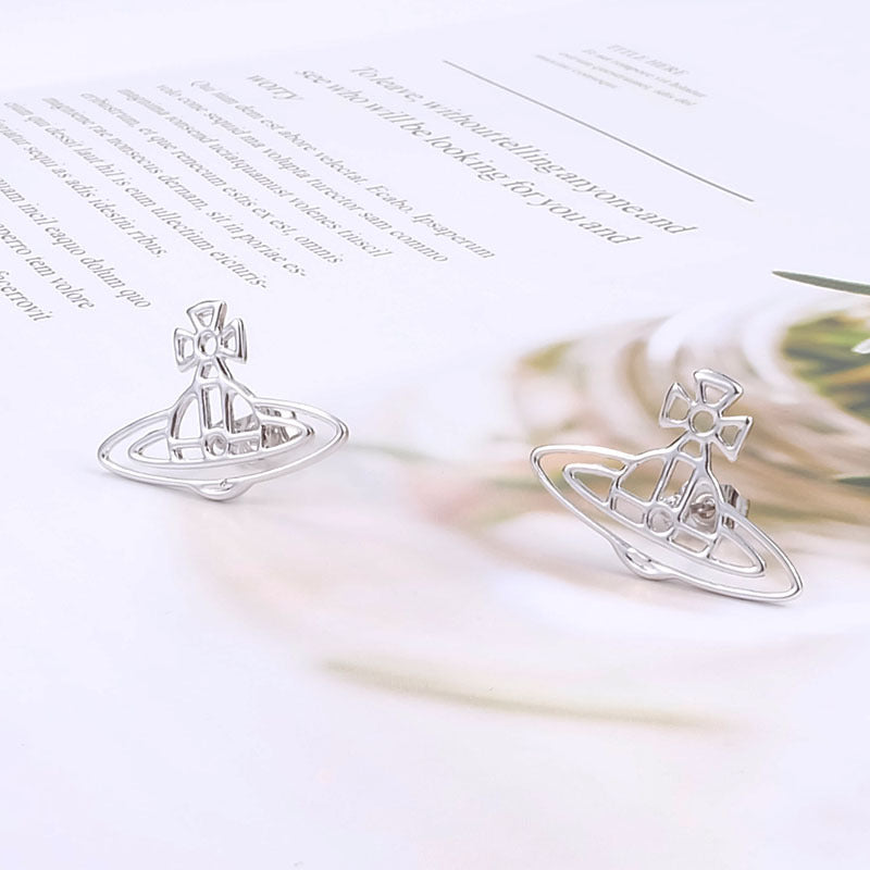 Vivienne Westwood simple hollow line ear studs