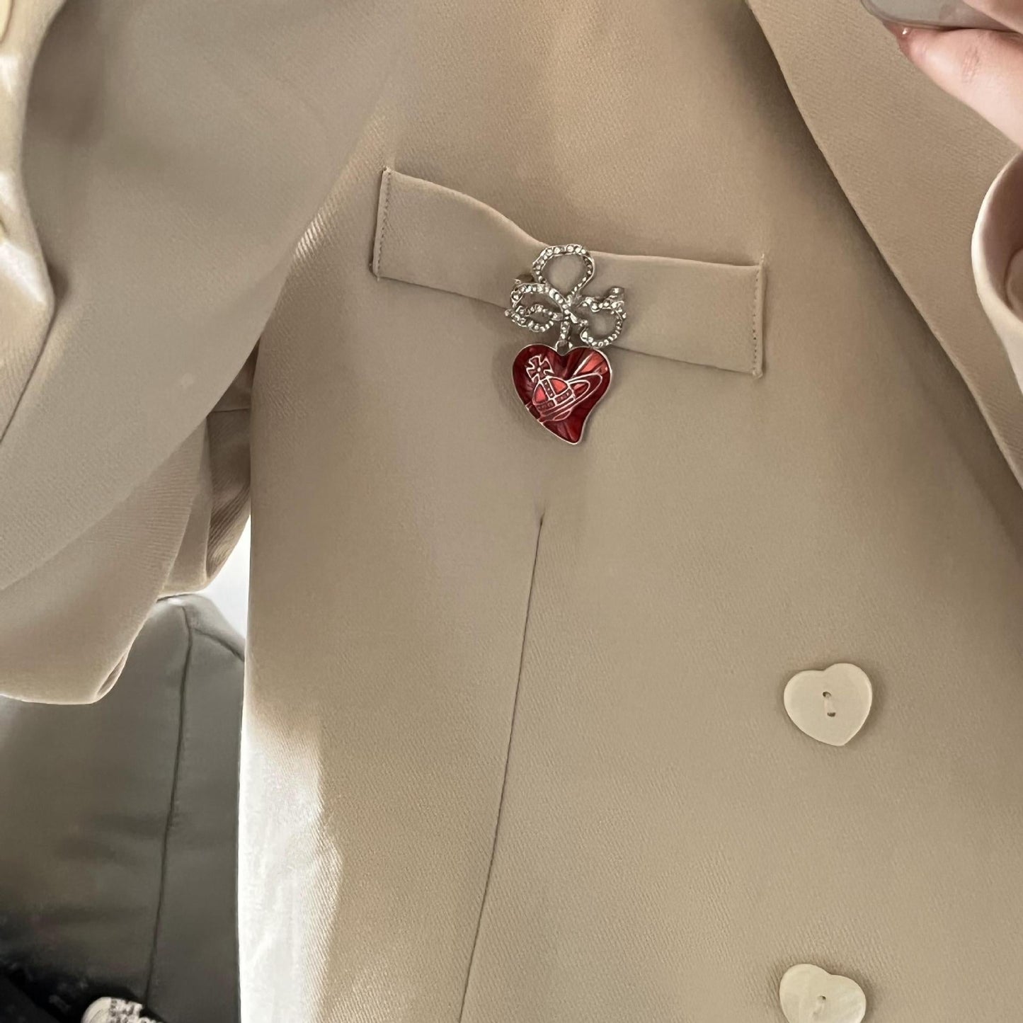2022 New Planet Diamond enamel advanced brooch autumn and winter personalized suit clothing accessories fashion
