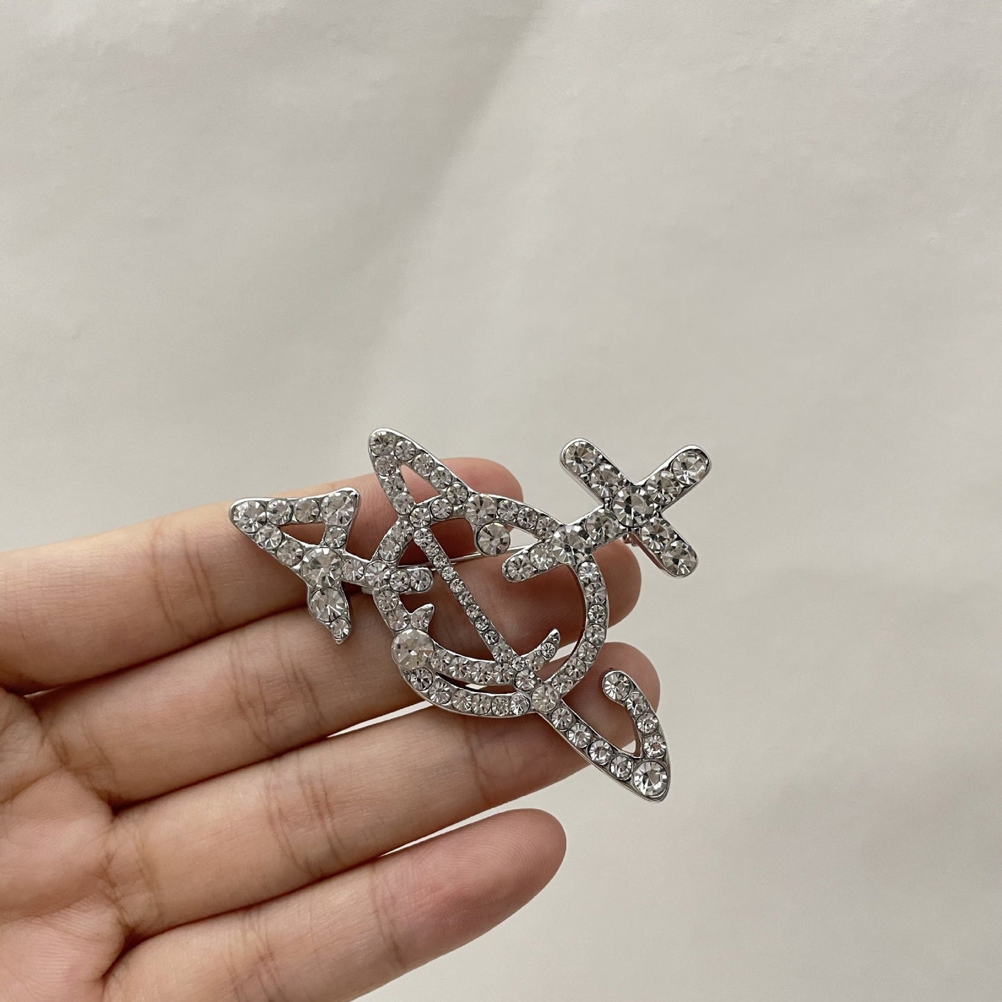Vivienne Westwood cross planet brooch Diamond advanced pin autumn and winter personalized suit clothing accessories