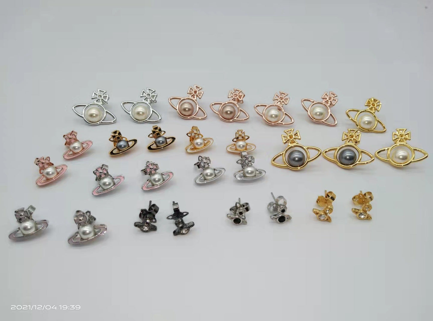 Vivienne Westwood Pearl paint series earrings small and personalized all-match
