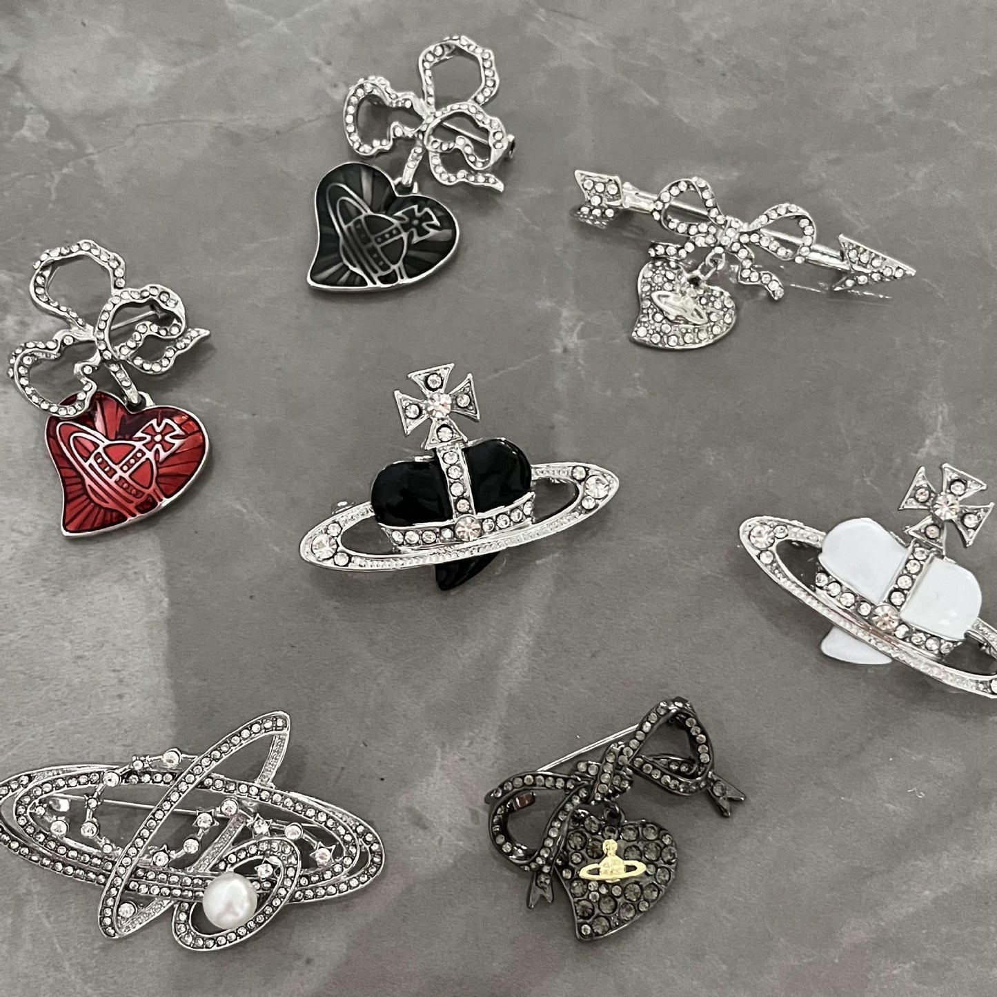 2022 New Planet Diamond enamel advanced brooch autumn and winter personalized suit clothing accessories fashion