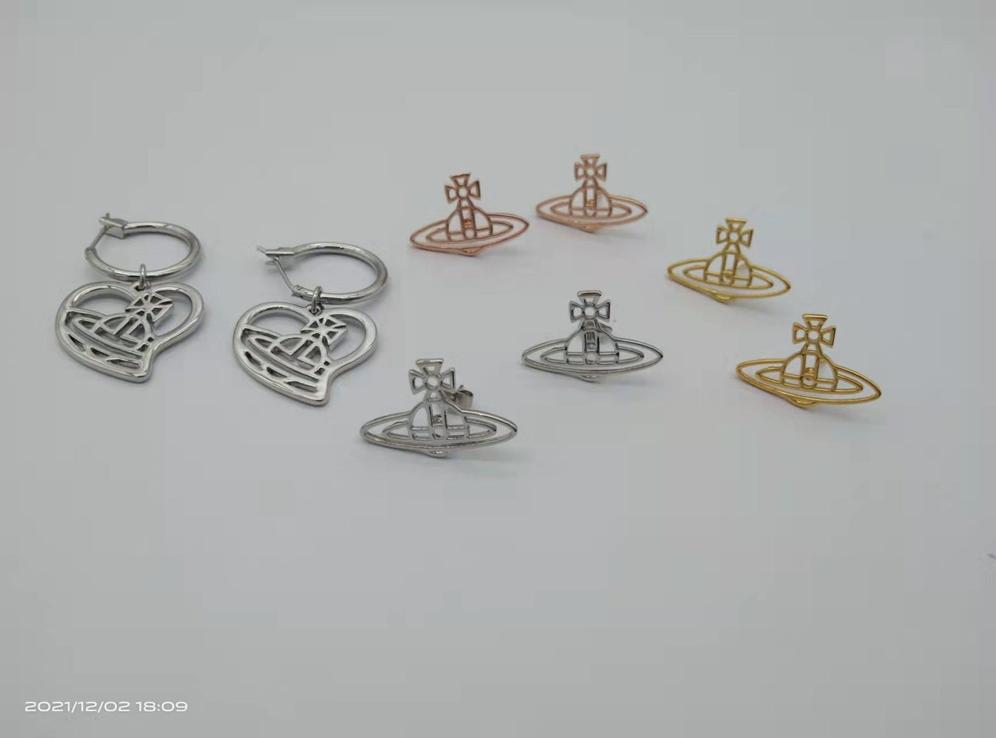 Vivienne Westwood line small collection, simple hollow punk now