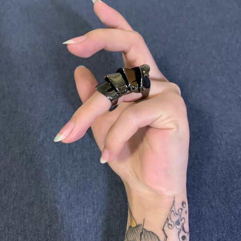 Vivienne Westwood punk four-section armor ring personality European and American