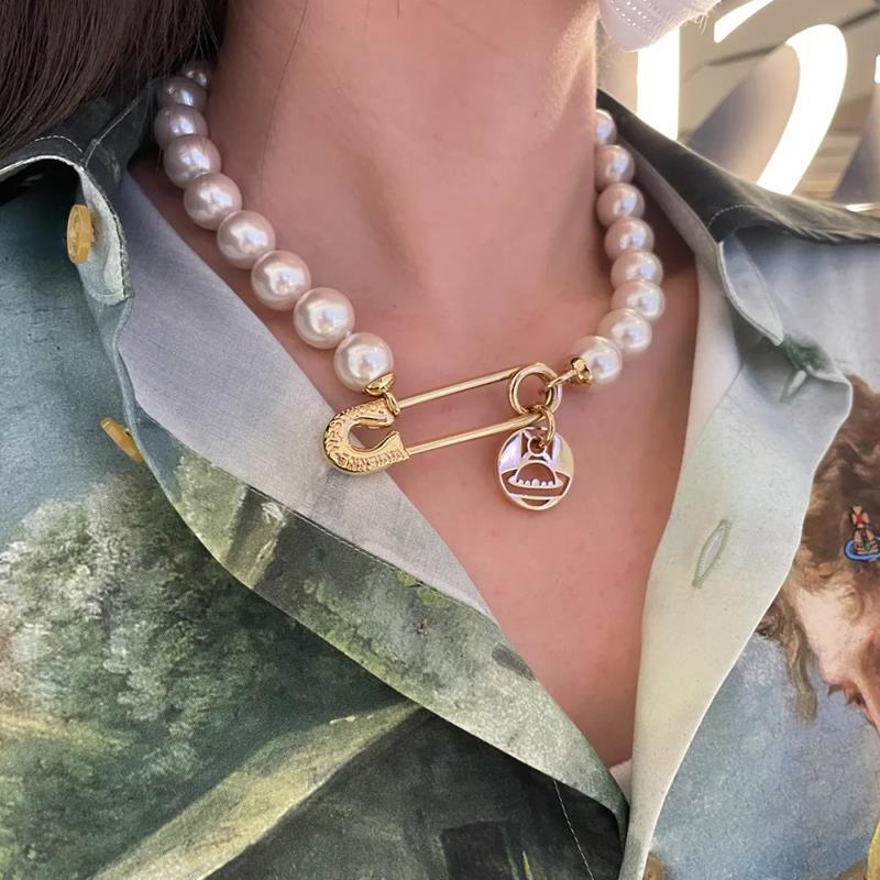 Vivienne Westwood IMOGENE pin round big pearl necklace European and American punk