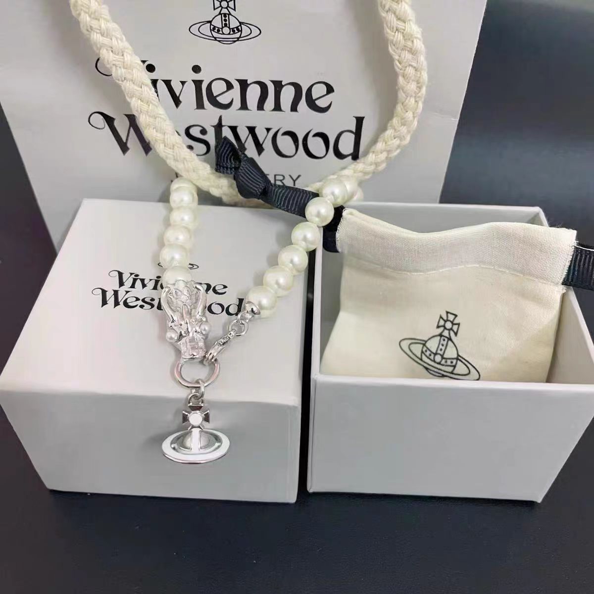 Vivienne Westwood Year of the Dragon Limit Three-Dimensional Faucet Pearl Necklace