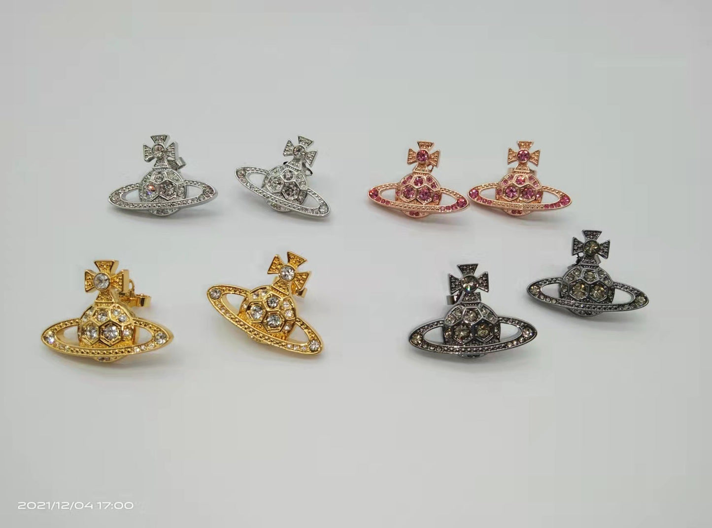 Vivienne Westwood honeycomb stud earrings with Diamond light luxury punk ins earrings