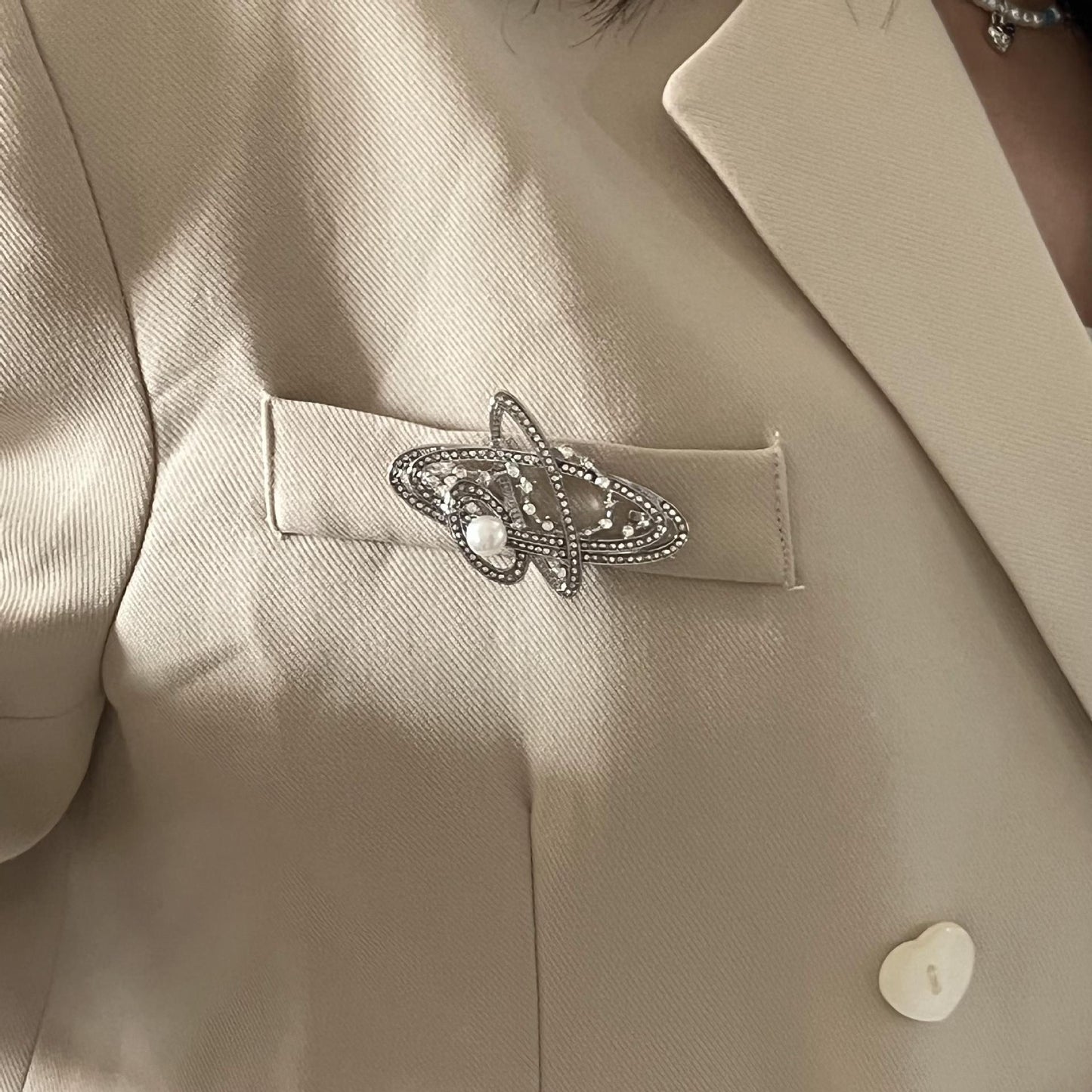 Vivienne Westwood planet Diamond enamel brooch autumn and winter personalized suit clothing accessories fashion
