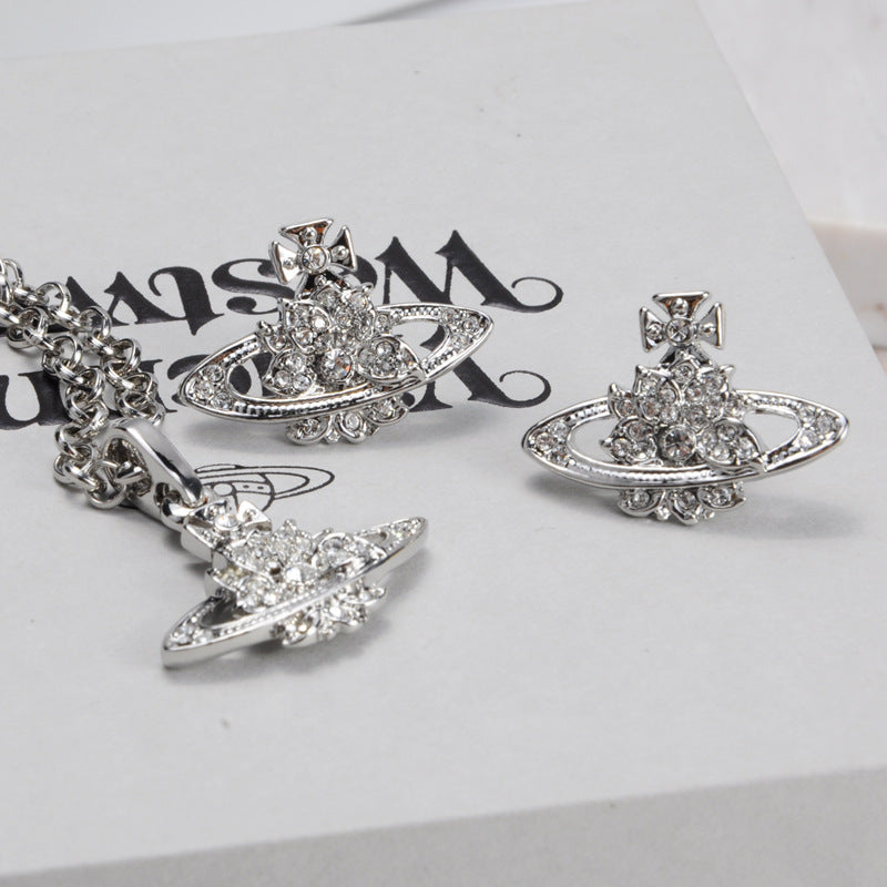 Vivienne Westwood Wildflower Series necklace pendant personalized graceful and wild